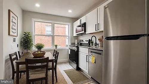 18 bed, $2,450 — Photo 3