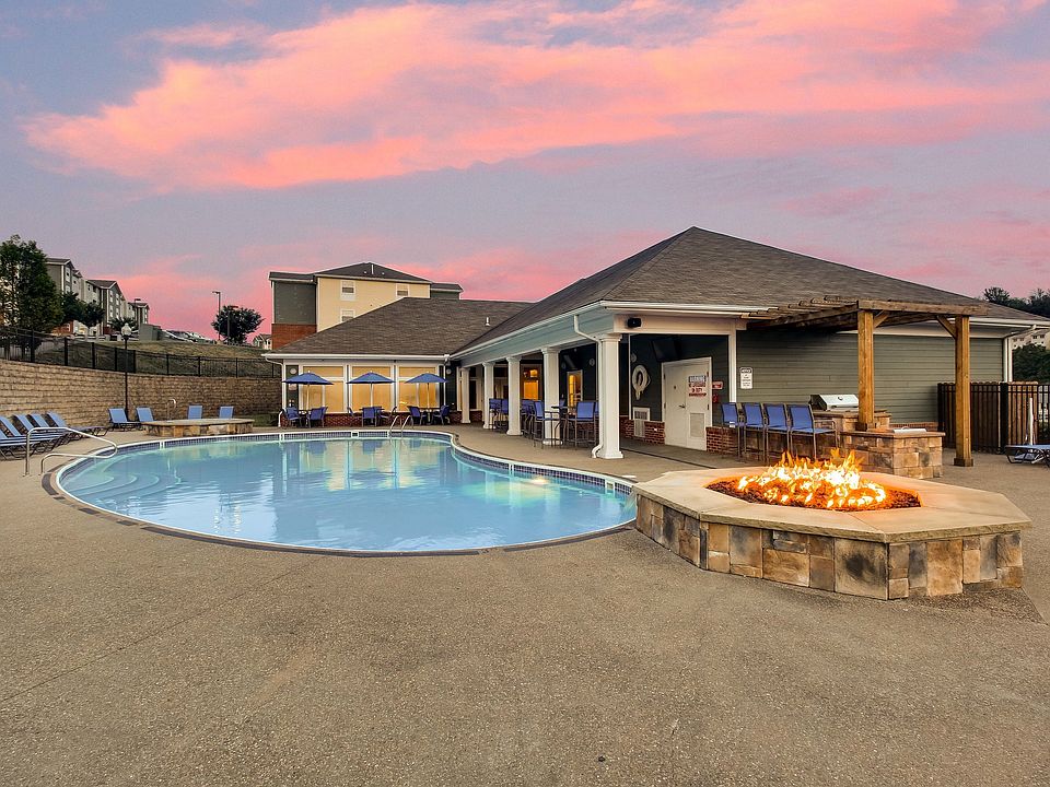 01-Fire Pit and Pool West Run Apartments Morgantown WV-1818-PH-33