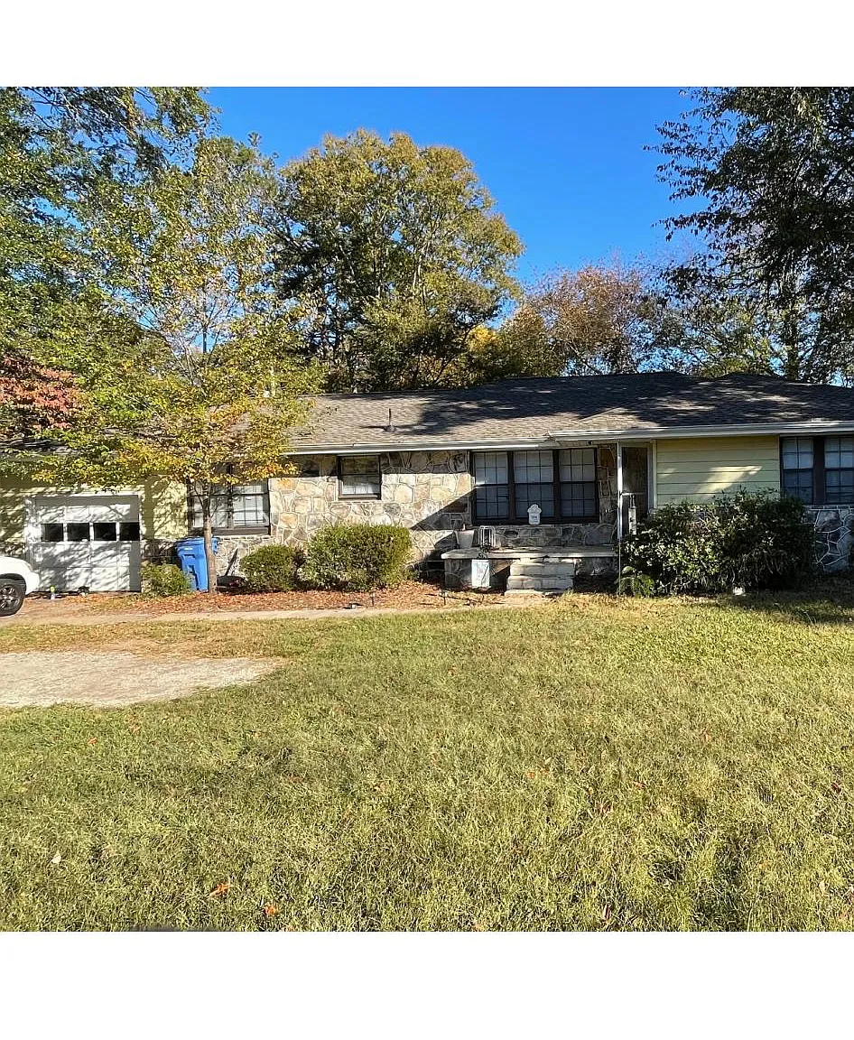 2305 Hamill Rd — Photo 1