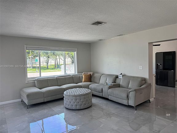 2nd image of 4580 SW 39th St