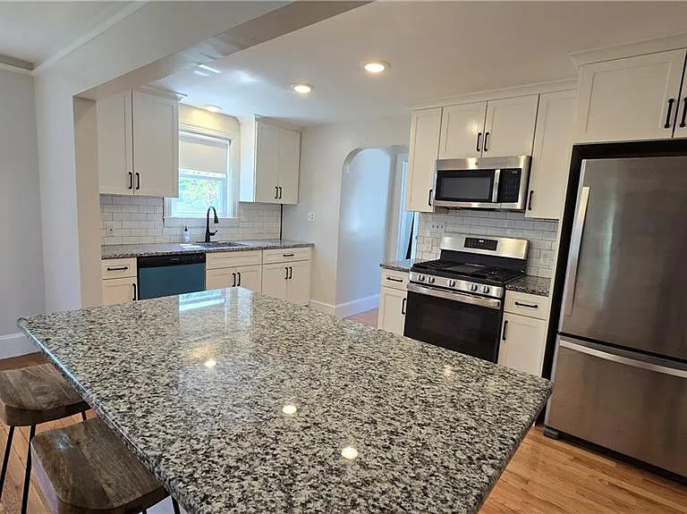 63 La Salle Dr — Photo 1