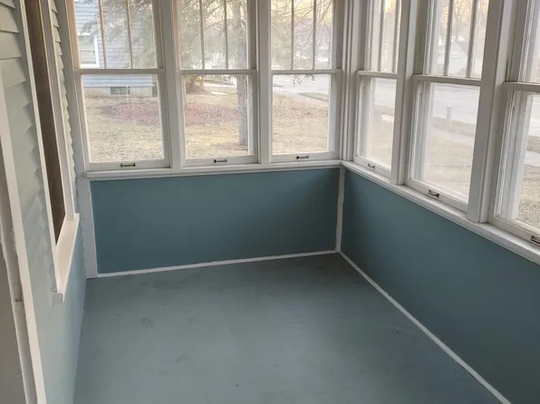 911 Willow St, Faribault, MN 55021