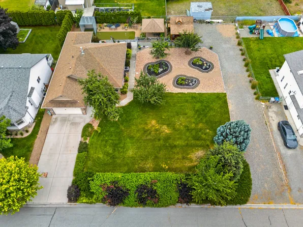 671 McCurrach Pl, Kamloops, BC V2B 8R1