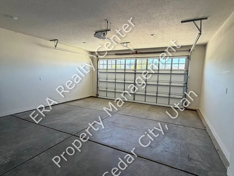 2854 W Meadow St — Photo 18