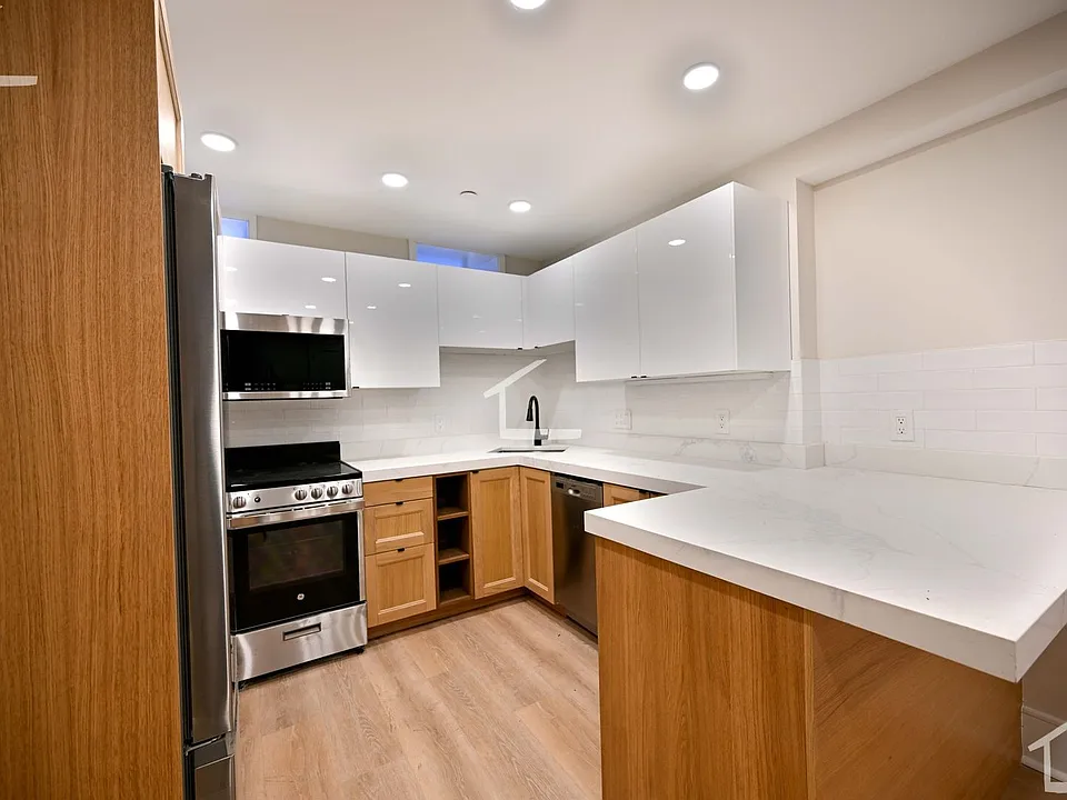 18 Winchester St #7B