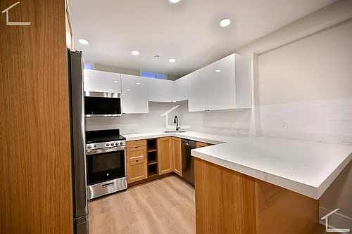 16 Winchester St Photo 1