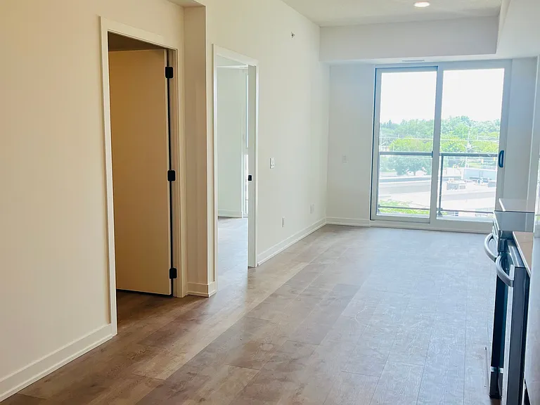 33 Erie Ave #402 — Photo 17