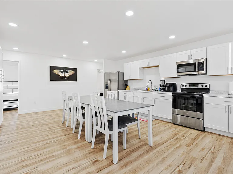 2956 E Mobile Ln — Photo 8