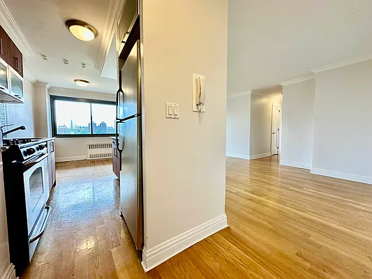 Rented by WEST SIDE FLATS | media 4