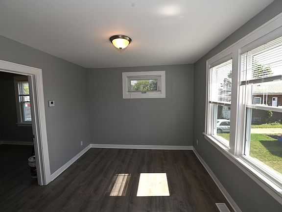 LIVING ROOM - Luxury Vinyl Plank Flooring and Great Color Scheme Throughout!