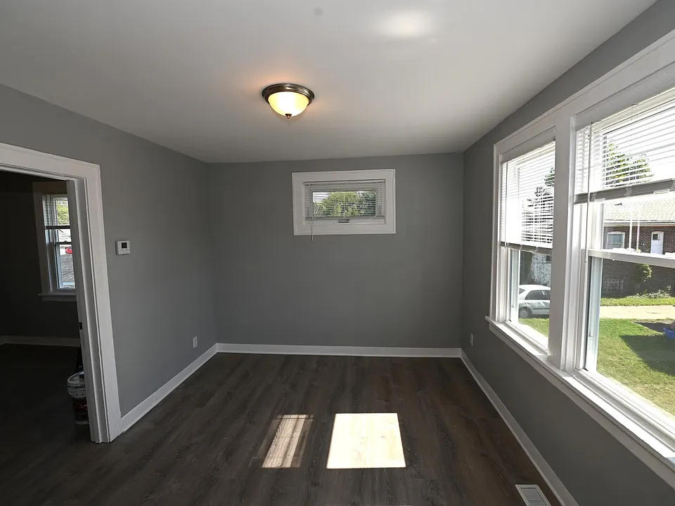 LIVING ROOM - Luxury Vinyl Plank Flooring and Great Color Scheme Throughout!