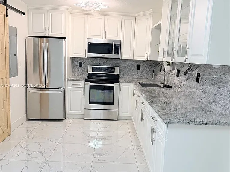 119 SW 6th Ln #119 — Photo 4