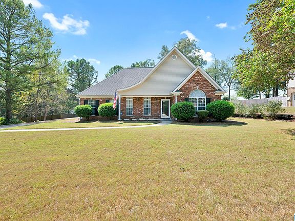 3rd image of 155 Chinaberry Ln