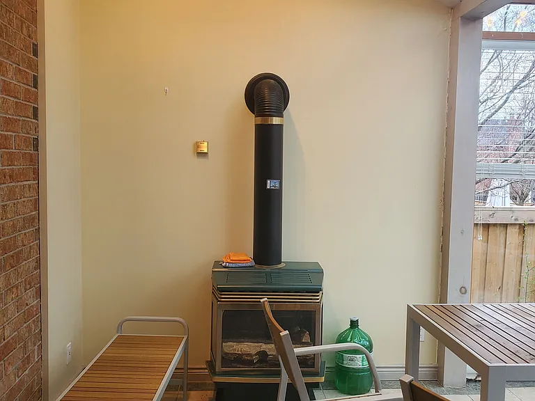 104 Houseman Cres — Photo 11