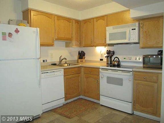 4th image of 74 N Bedford St #74A