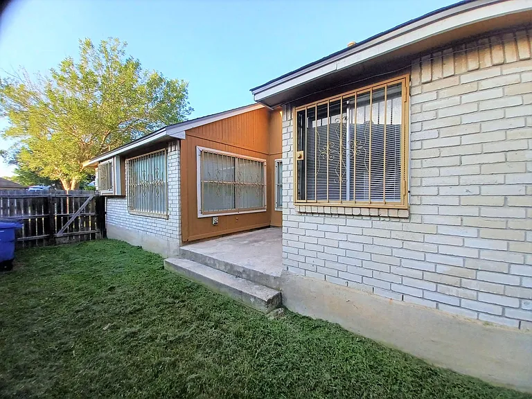 4326 Katrina Ln — Photo 12