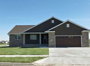 1904 E 58th St, Kearney, NE 68847