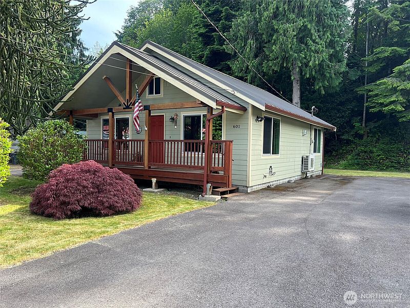 3rd image of 601 Mountain Trail Road