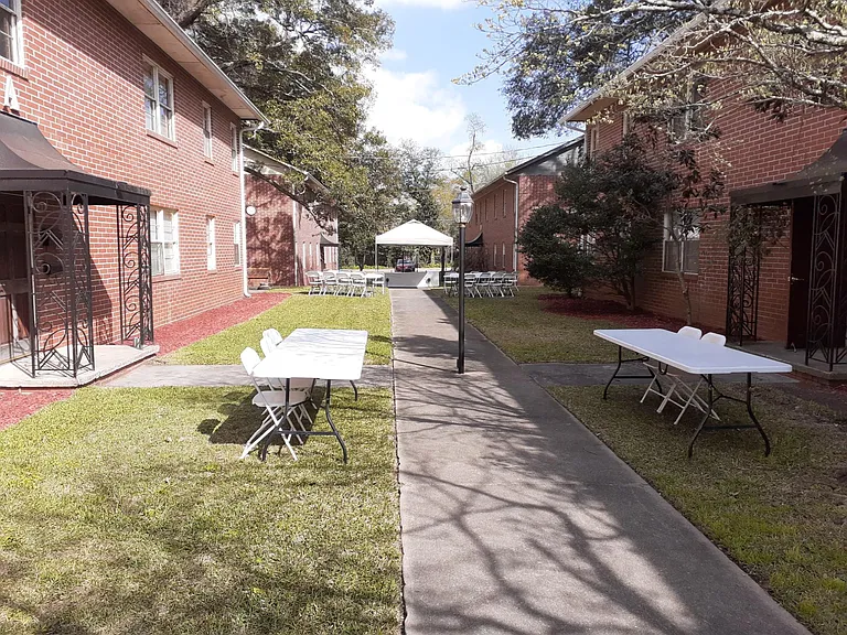 233 Corbin Ave — Photo 2