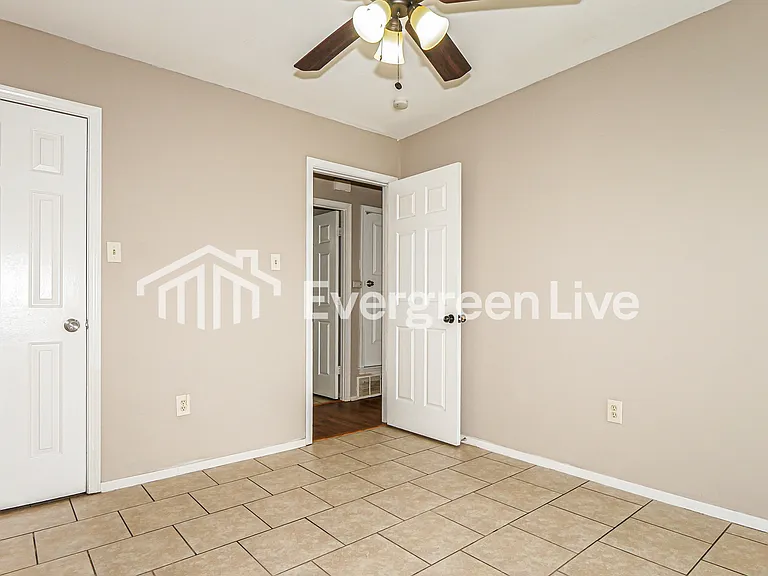 10170 Oak Leaf Dr — Photo 13