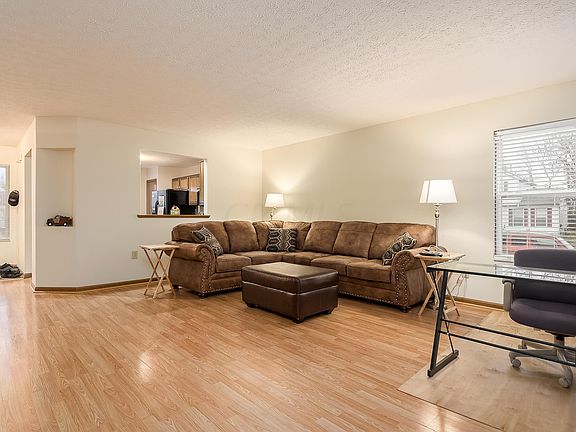3rd image of 2058 Kingsglen Dr
