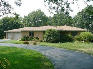 1314 Long Lake Dr, Brighton, MI