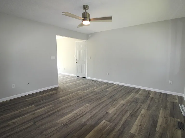 1529 Texas Dr — Photo 4