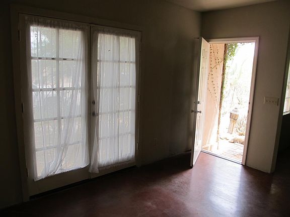 4th image of 2315 W Wagon Wheel Dr