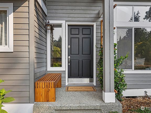 4th image of 21250 NE 4th Street