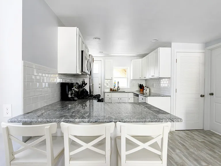 18 N Newark Ave #WINTER RENTAL — Photo 8