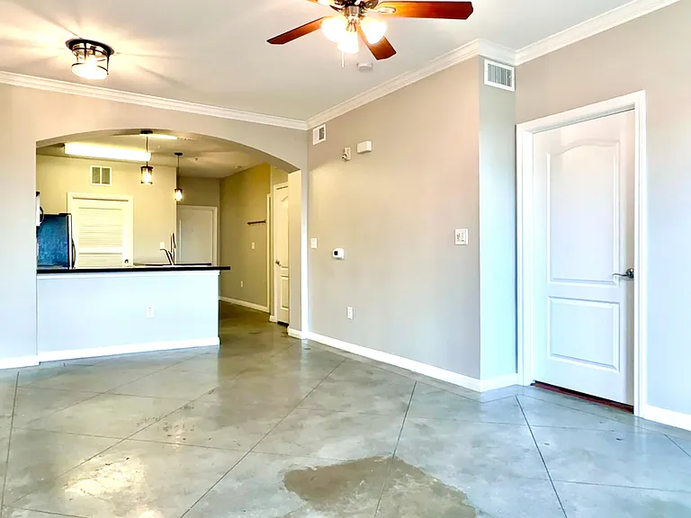 Living room with adjustable ceiling fan