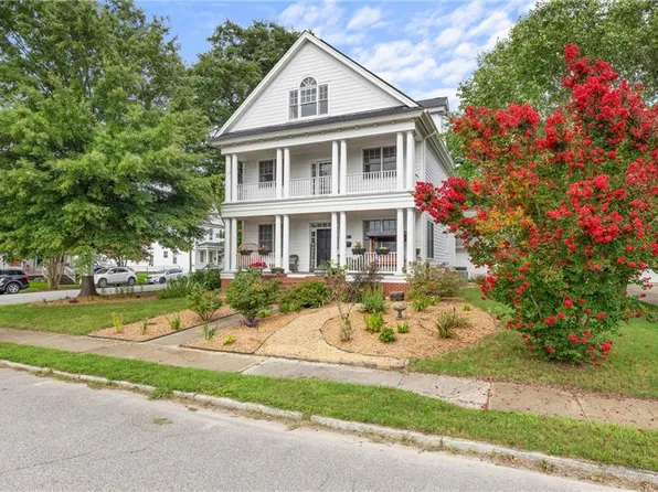 51 Armstrong St, Portsmouth, VA 23704