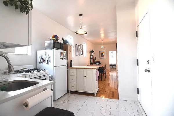 Rented by The Agency | media 4