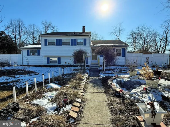 328 University Ave, Pemberton, NJ 08068
