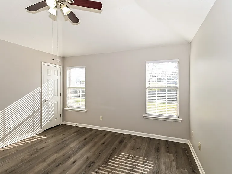 6392 Manchester Dr — Photo 9
