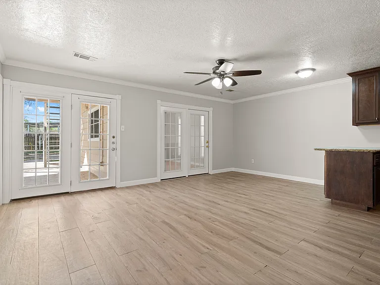907 Northbend Dr — Photo 5