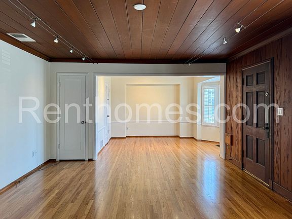 3rd image of 2676 Narcissus Dr