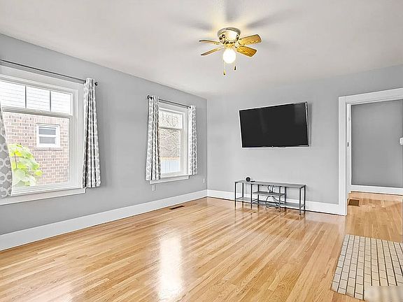 4th image of 8 Newell St