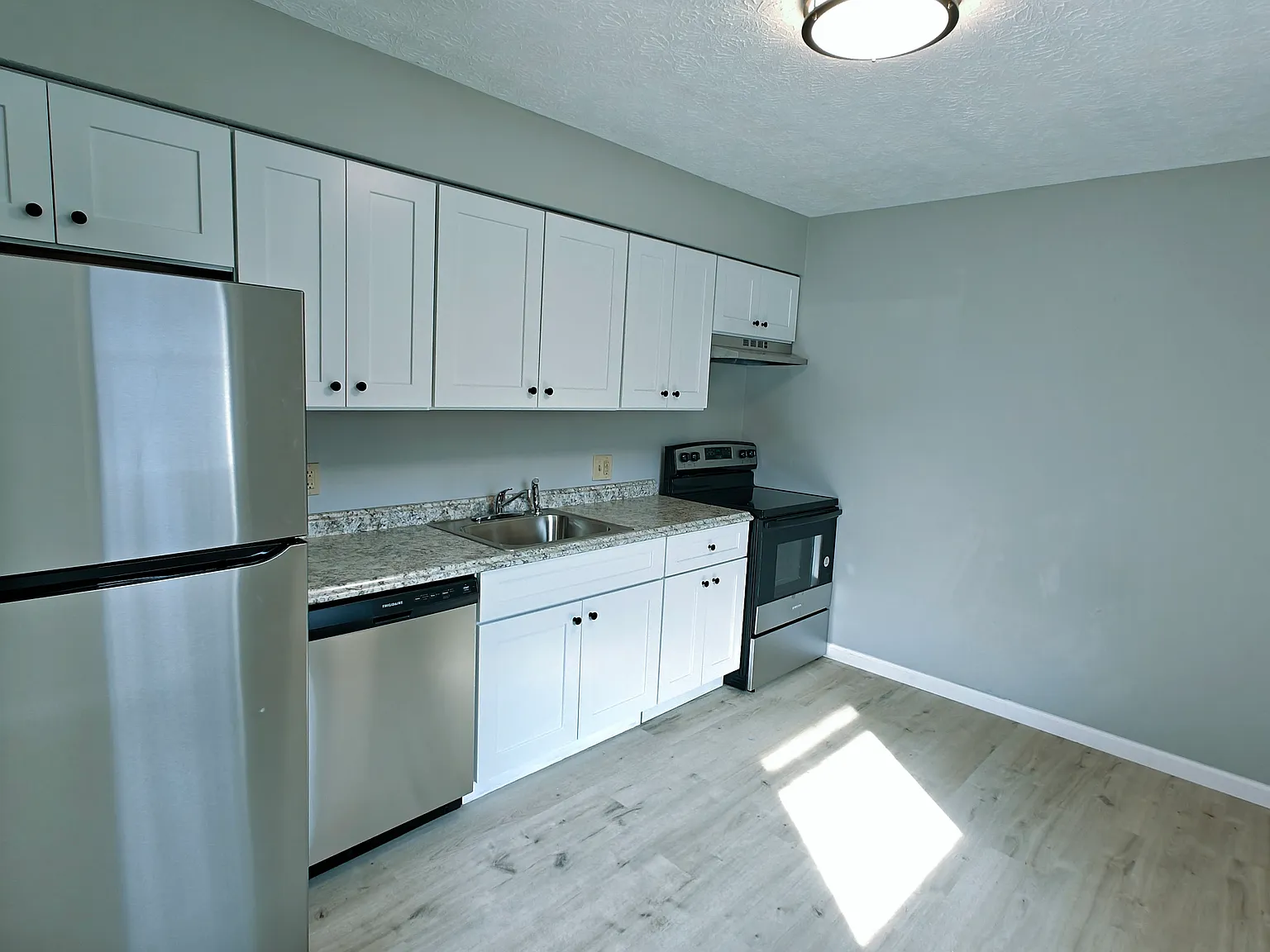 3 bed, 1120 sqft, $1,300 — Photo 1