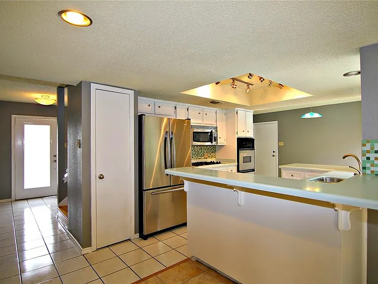 6601 Colina Ln — Photo 9