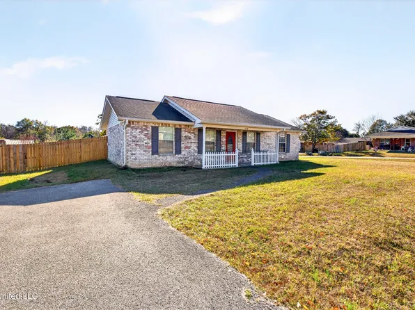 7039 Skylar Blvd, Kiln, MS 39556