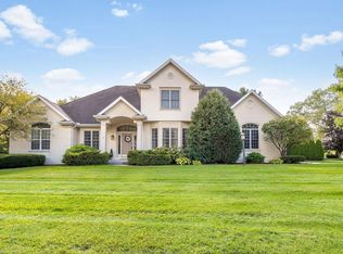 50558 Hollybrook Dr, Granger, IN 46530