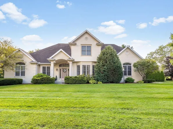 50558 Hollybrook Dr, Granger, IN 46530