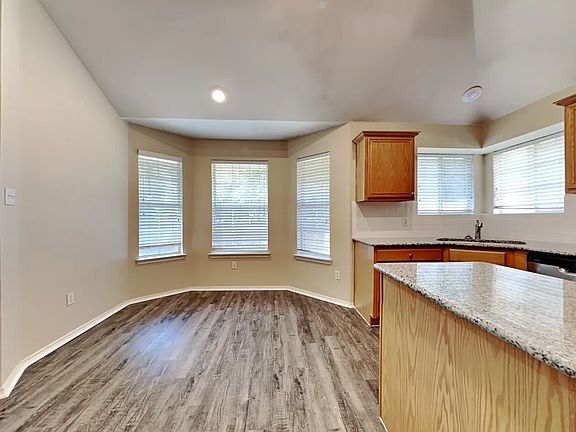 4th image of 4820 Stetson Dr S