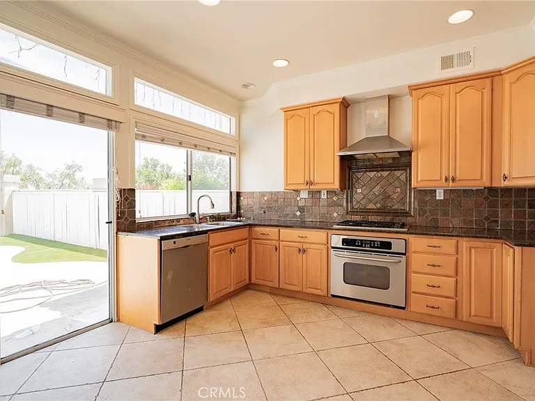 19436 Highridge Way — Photo 4