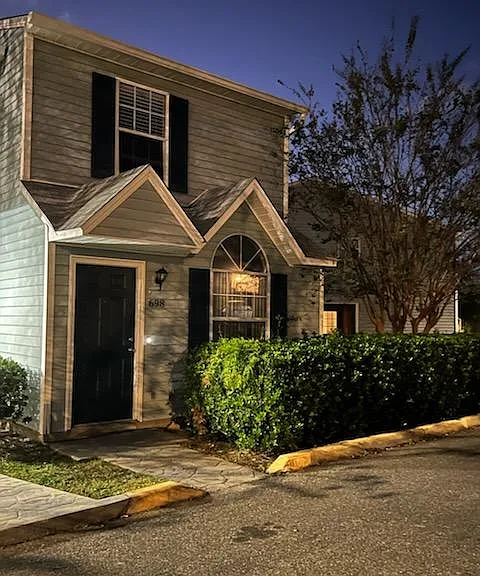 698 Timberwood Cir E — Photo 3