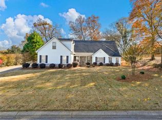 38 Berry Hill Ln, Hoschton, GA 30548