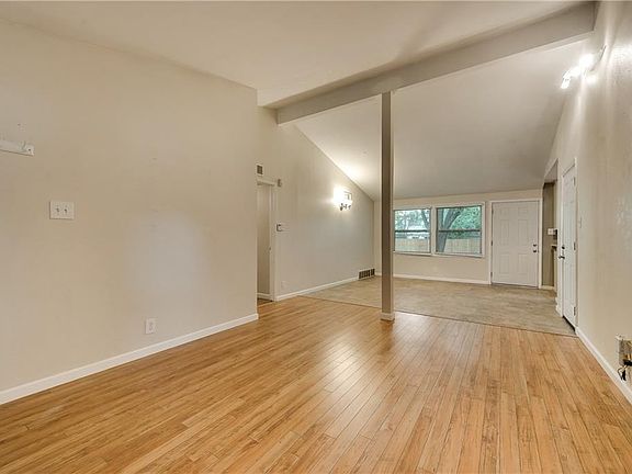 3rd image of 809 Loganwood Ave