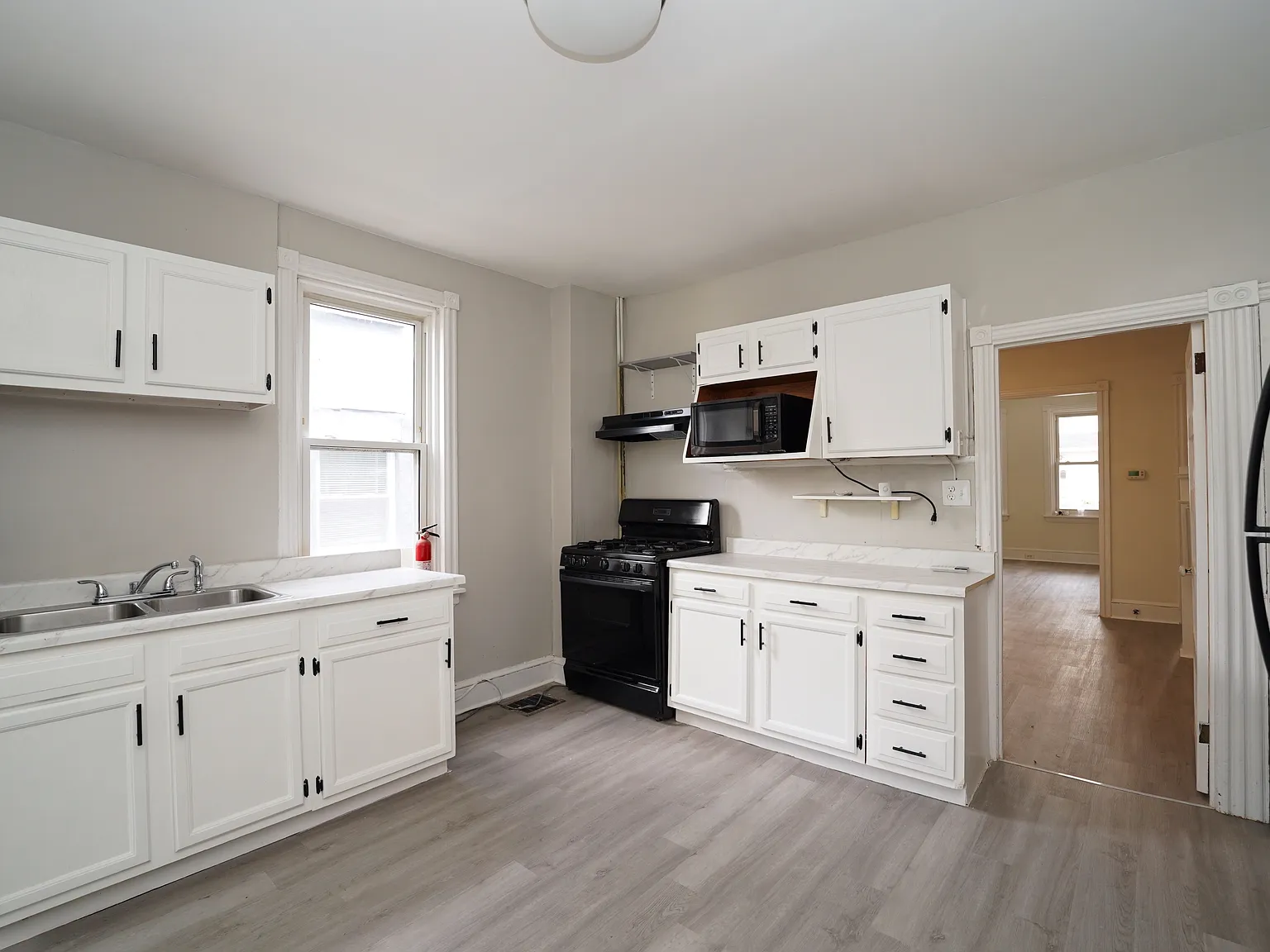 3 bed, 1200 sqft, $1,750 — Photo 2