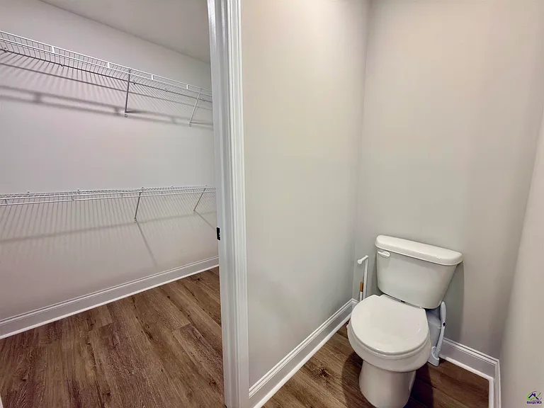 212 Beau Claire Cir — Photo 43